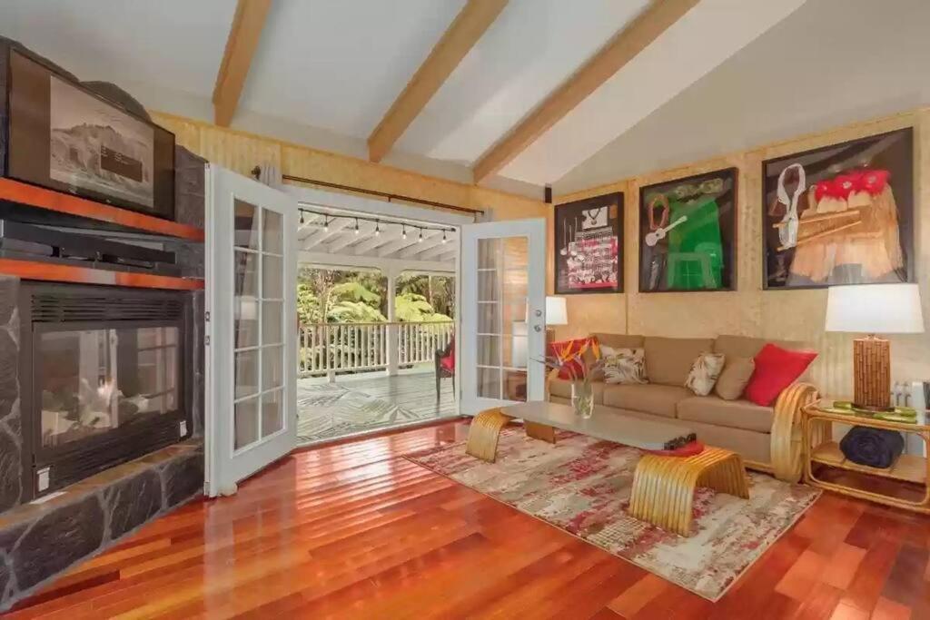 Hau'Oli Place Tiki Cottage In โวลคาโน ภายนอก รูปภาพ