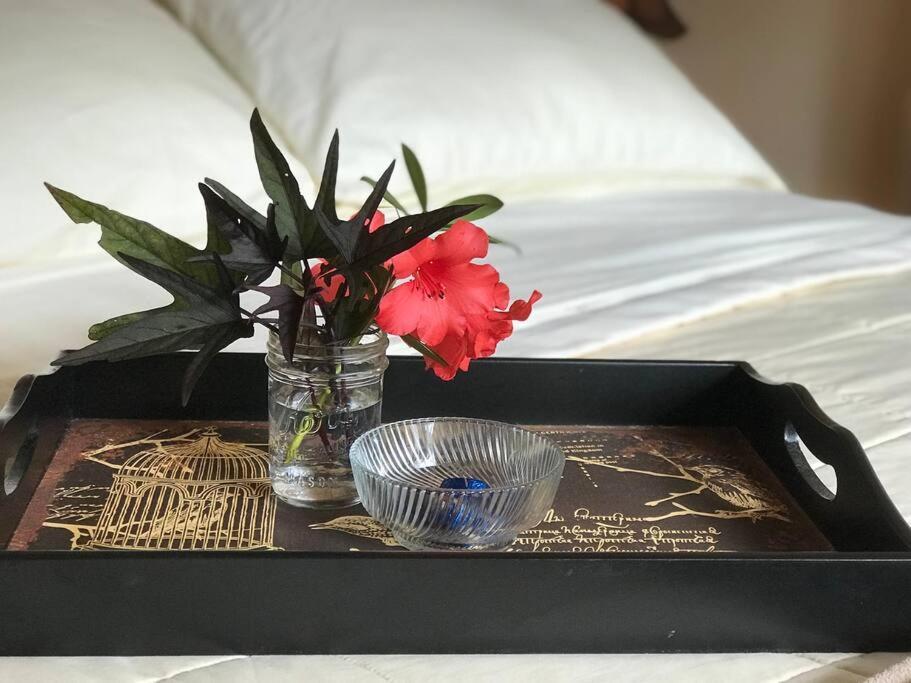 Hau'Oli Place Tiki Cottage In โวลคาโน ภายนอก รูปภาพ