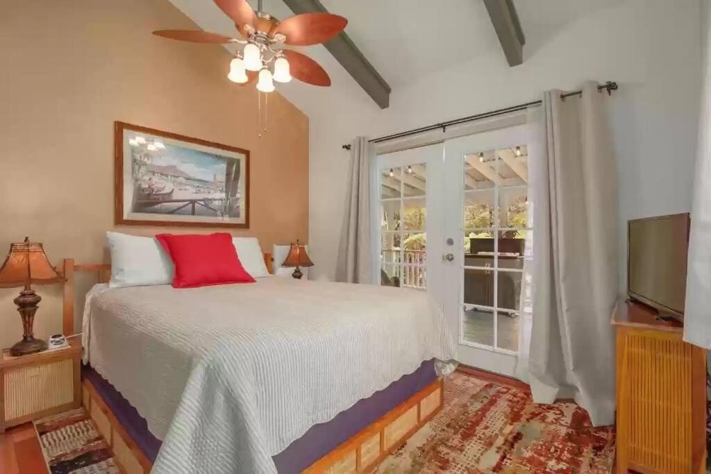Hau'Oli Place Tiki Cottage In โวลคาโน ภายนอก รูปภาพ