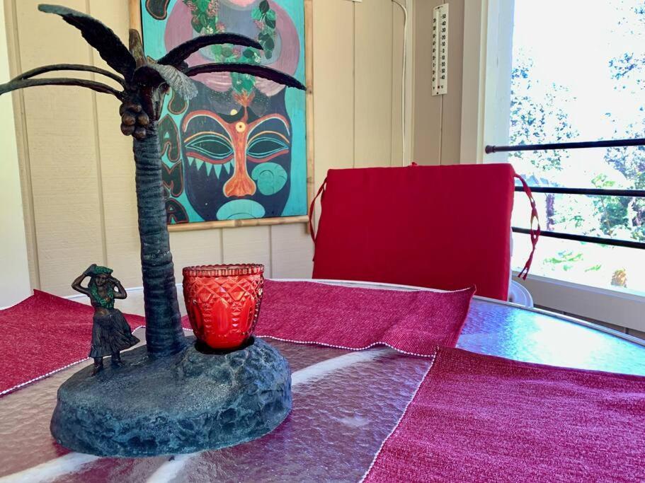 Hau'Oli Place Tiki Cottage In โวลคาโน ภายนอก รูปภาพ