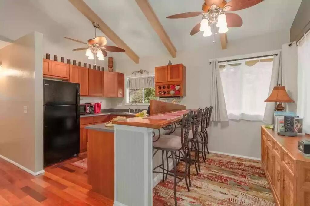 Hau'Oli Place Tiki Cottage In โวลคาโน ภายนอก รูปภาพ