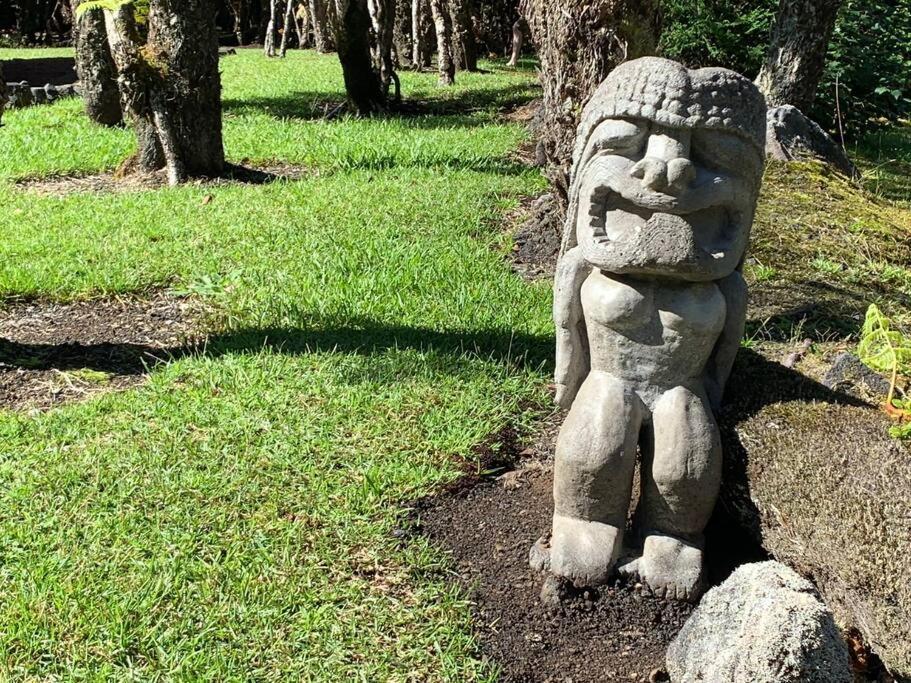 Hau'Oli Place Tiki Cottage In โวลคาโน ภายนอก รูปภาพ